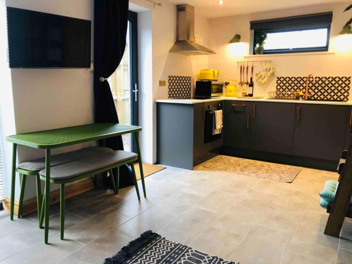 Immaculate 1-Bed Studio In Haverfordwest Zewnętrze zdjęcie